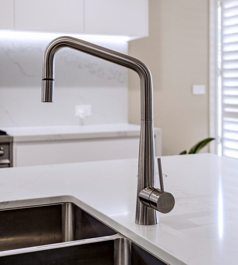 Chrome pull out kitchen tap