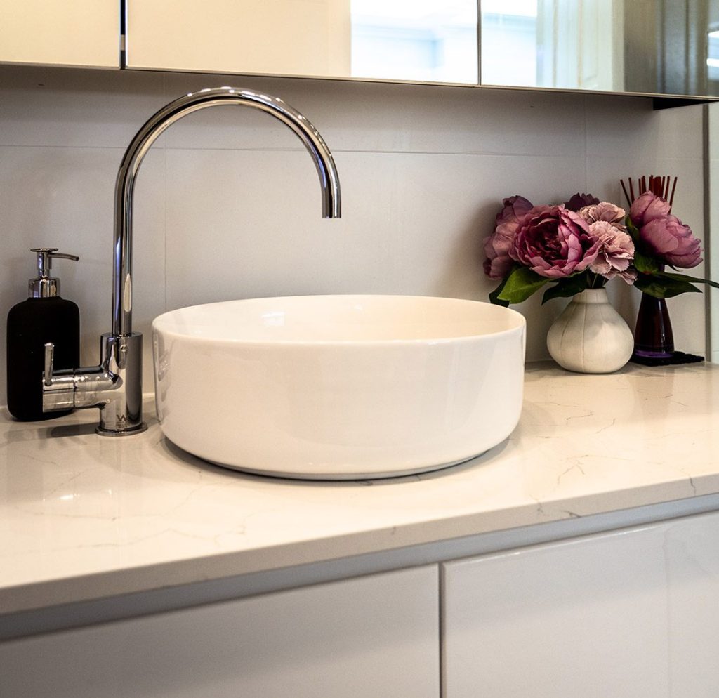 Quality fittings, mirrored cabinet and stone benchtop